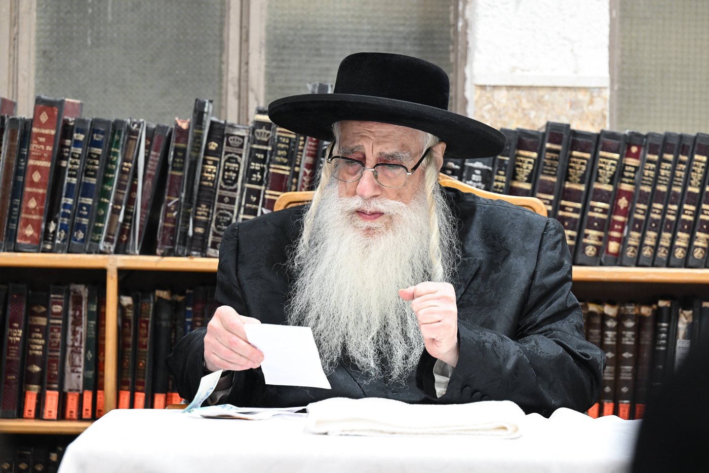 האדמו"ר מצאנז בקבלת קהל לקראת ימי הרחמים והסליחות