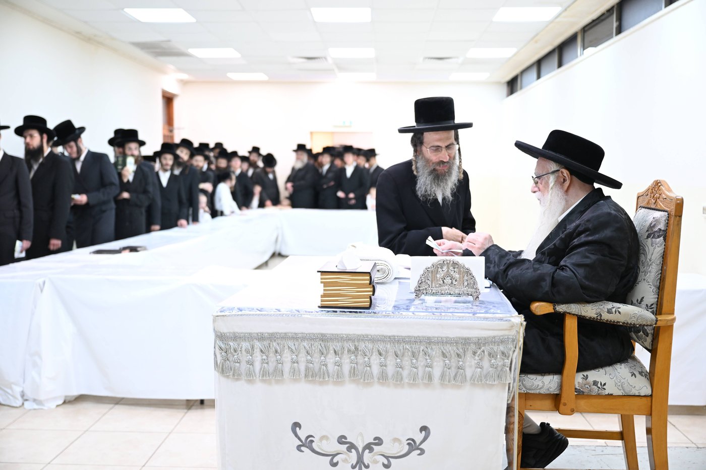 האדמו"ר מצאנז בקבלת קהל לקראת ימי הרחמים והסליחות