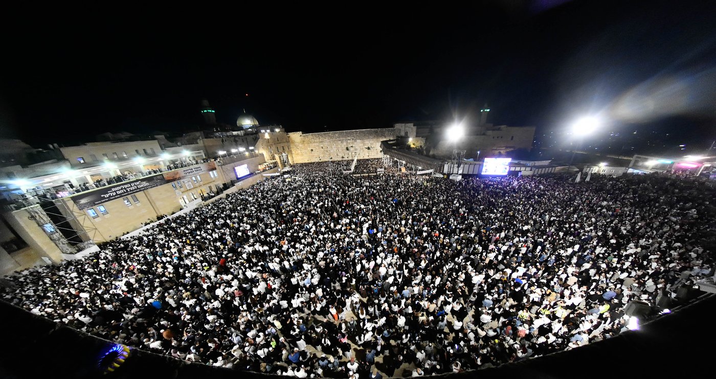 סליחות ליל שישי ברחבת הכותל המערבי