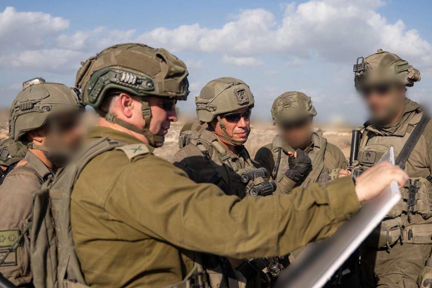 שישובו בשלום: חיילי צה"ל מכינים את הטנקים - רגע לפני הכניסה לעיר הטרור | תיעוד 