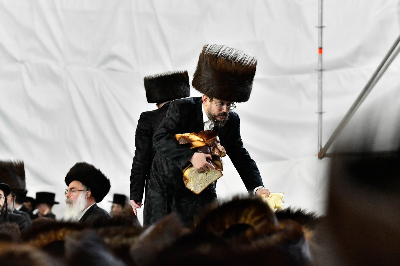 בחלוקת שיריים מהחלה