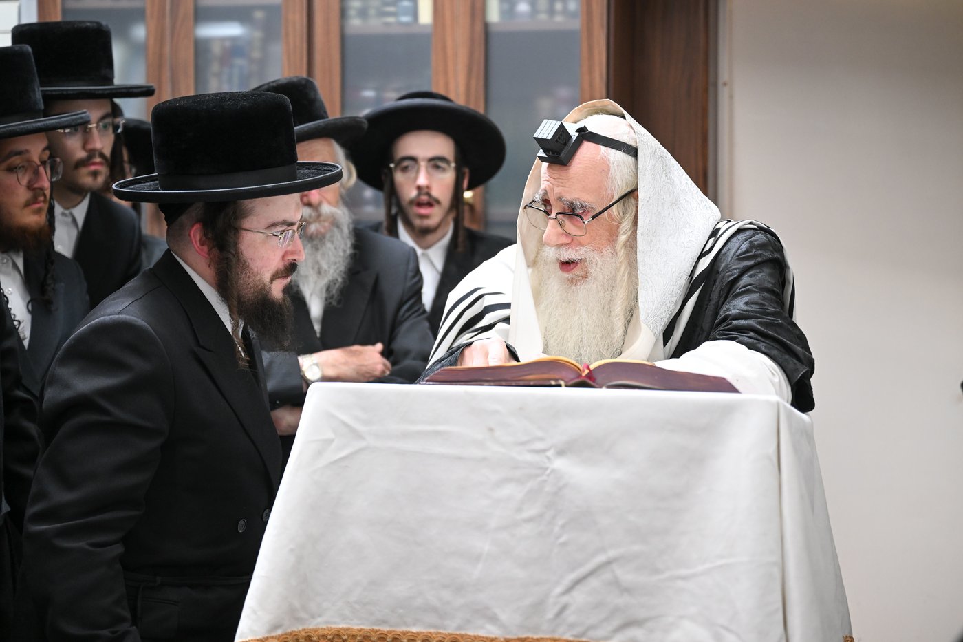 האדמו"ר מצאנז בהתרת נדרים