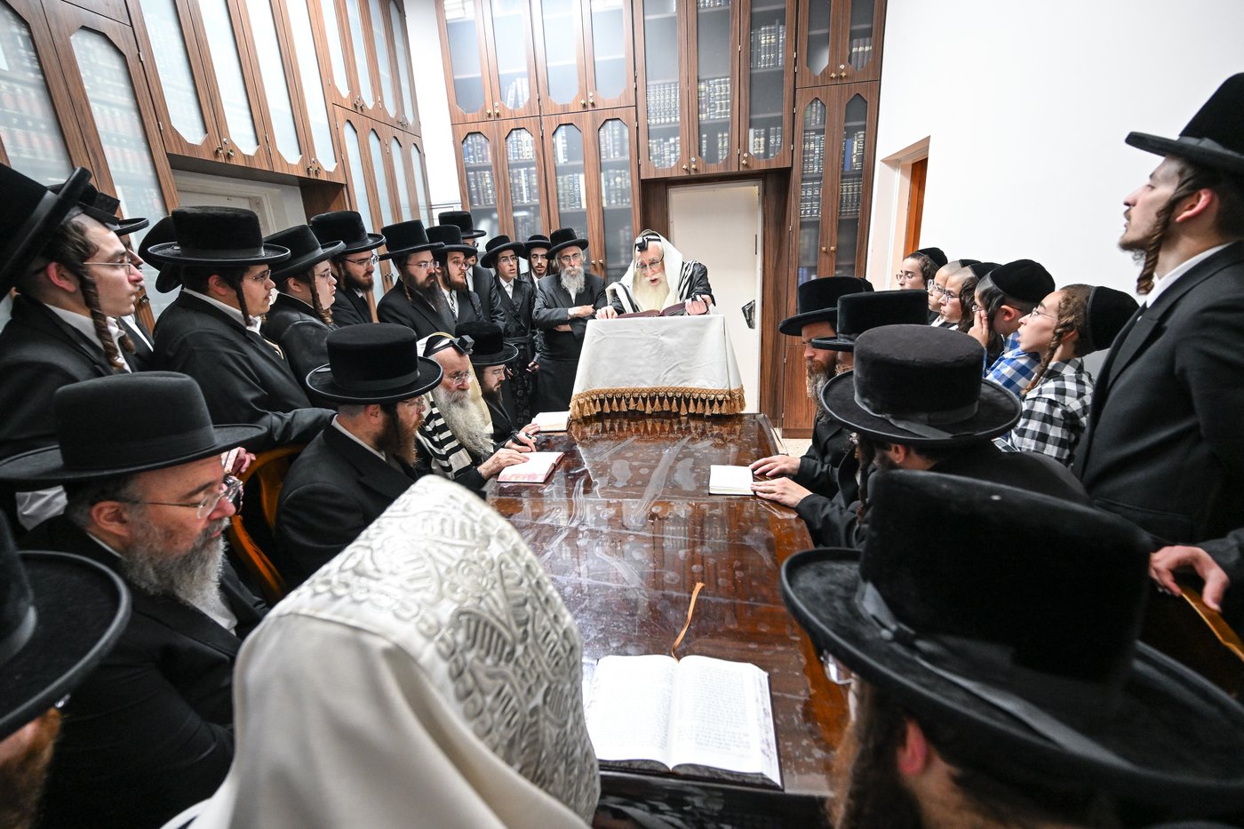 האדמו"ר מצאנז בהתרת נדרים