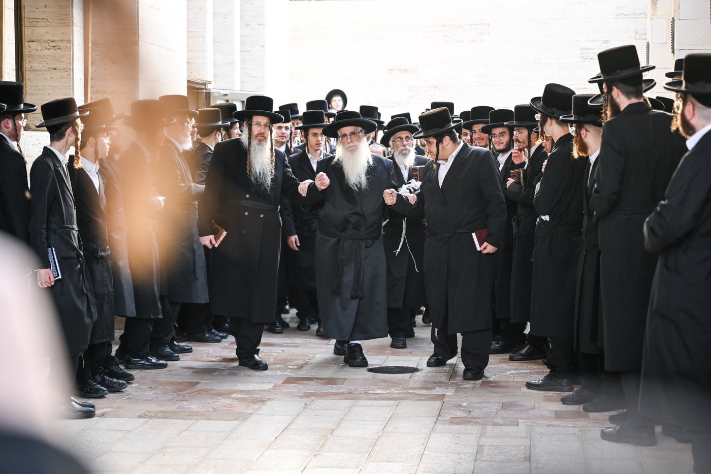 האדמו"ר מצאנז בדרך לסליחות ערב ר"ה