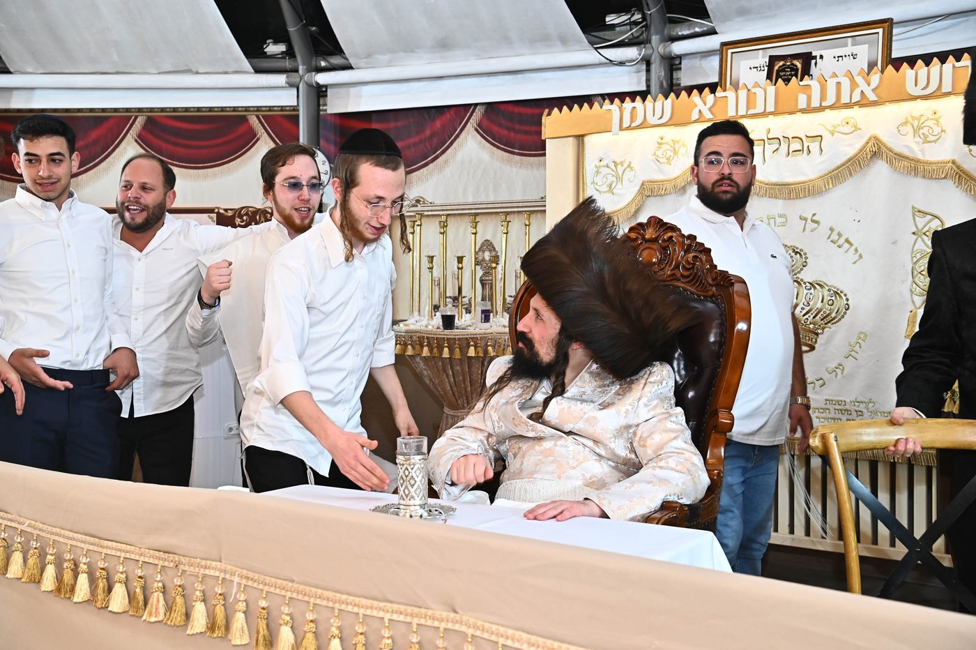 מוצאי ראש השנה בחצה"ק מעז'בוז