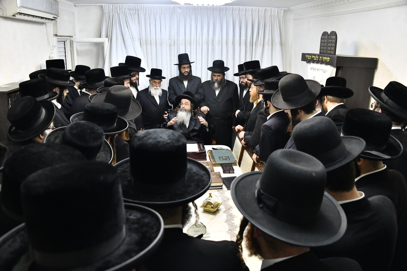 אברכי כולל "דעת משה" אצל האדמו"ר מתולדות משה