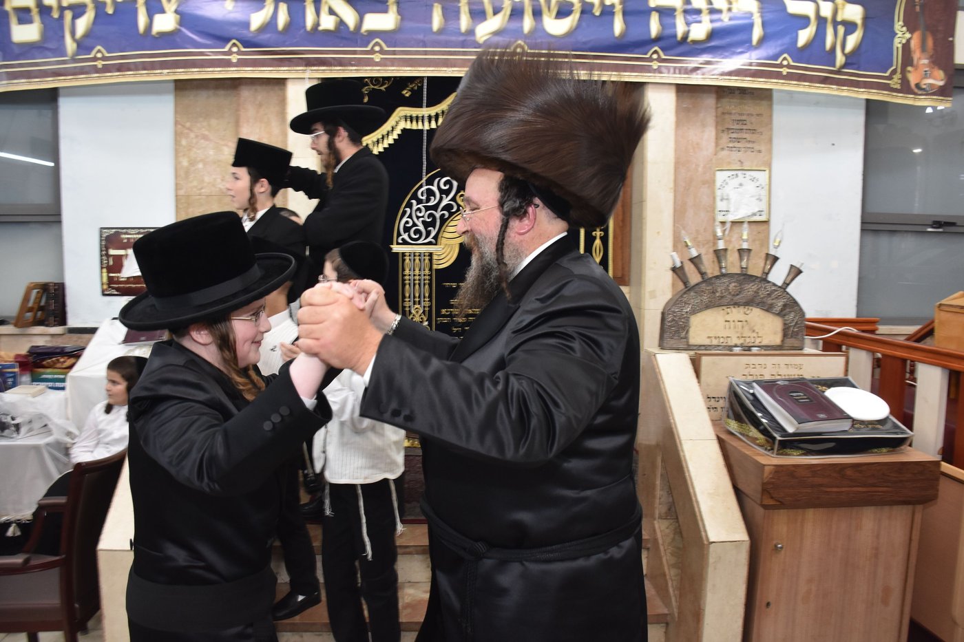 שמחת בר המצווה לנכד האדמו"ר מאשלג