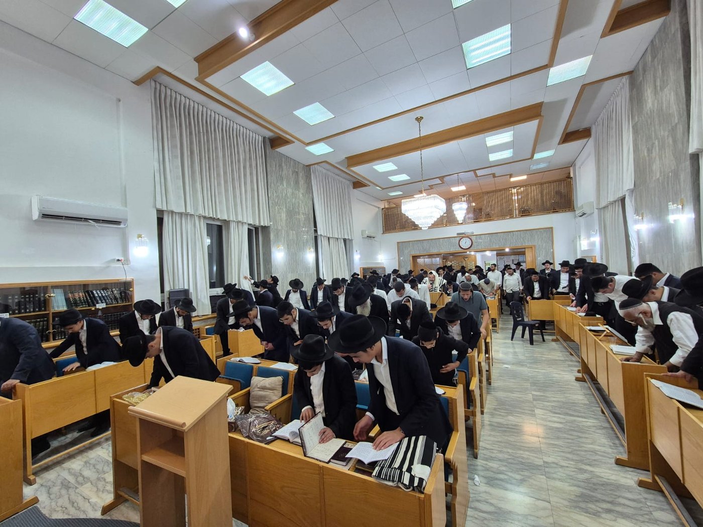 סליחות בבית הכנסת 'מסילת ישרים' של יוצאי עדת תימן