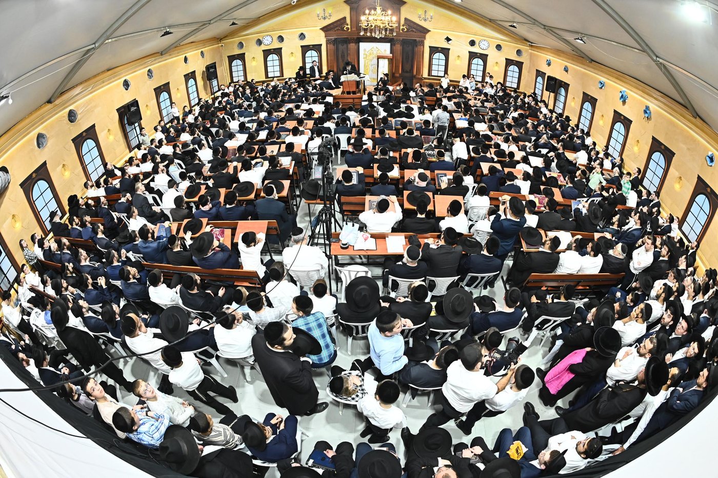 הגאון רבי משה הלל הירש בשיחה בבית השם