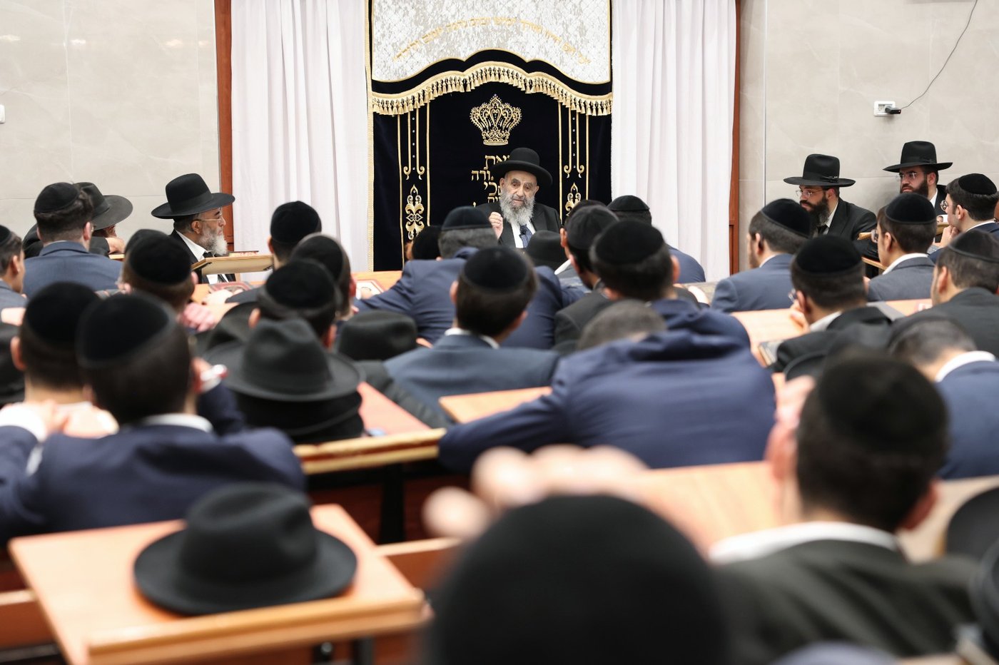 הגר"מ צדקה בישיבת אוהל תורה