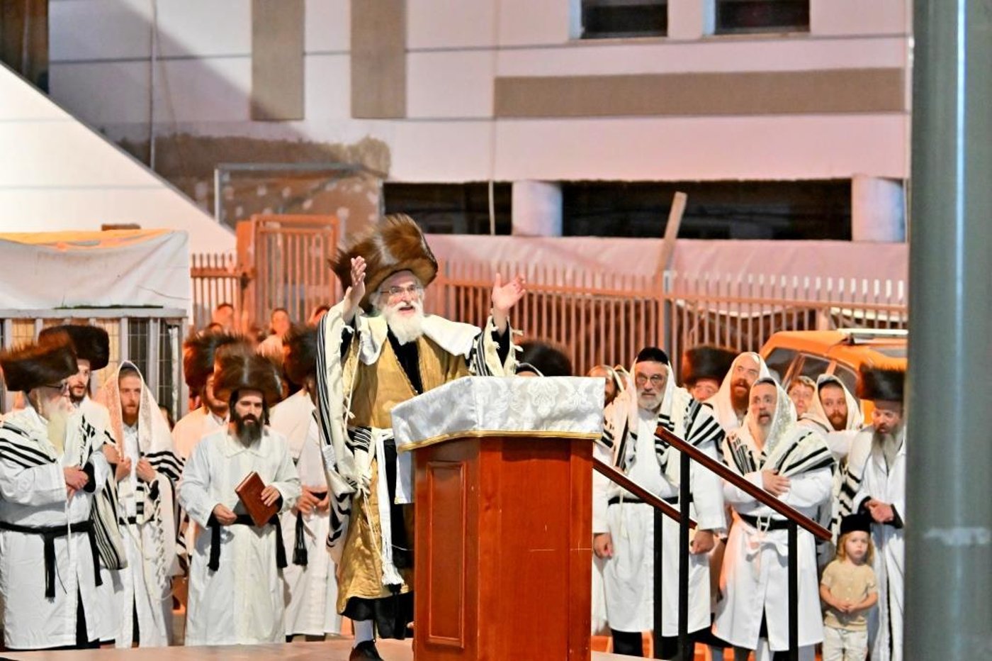 יום הקדוש בחצר הקודש ויזניץ