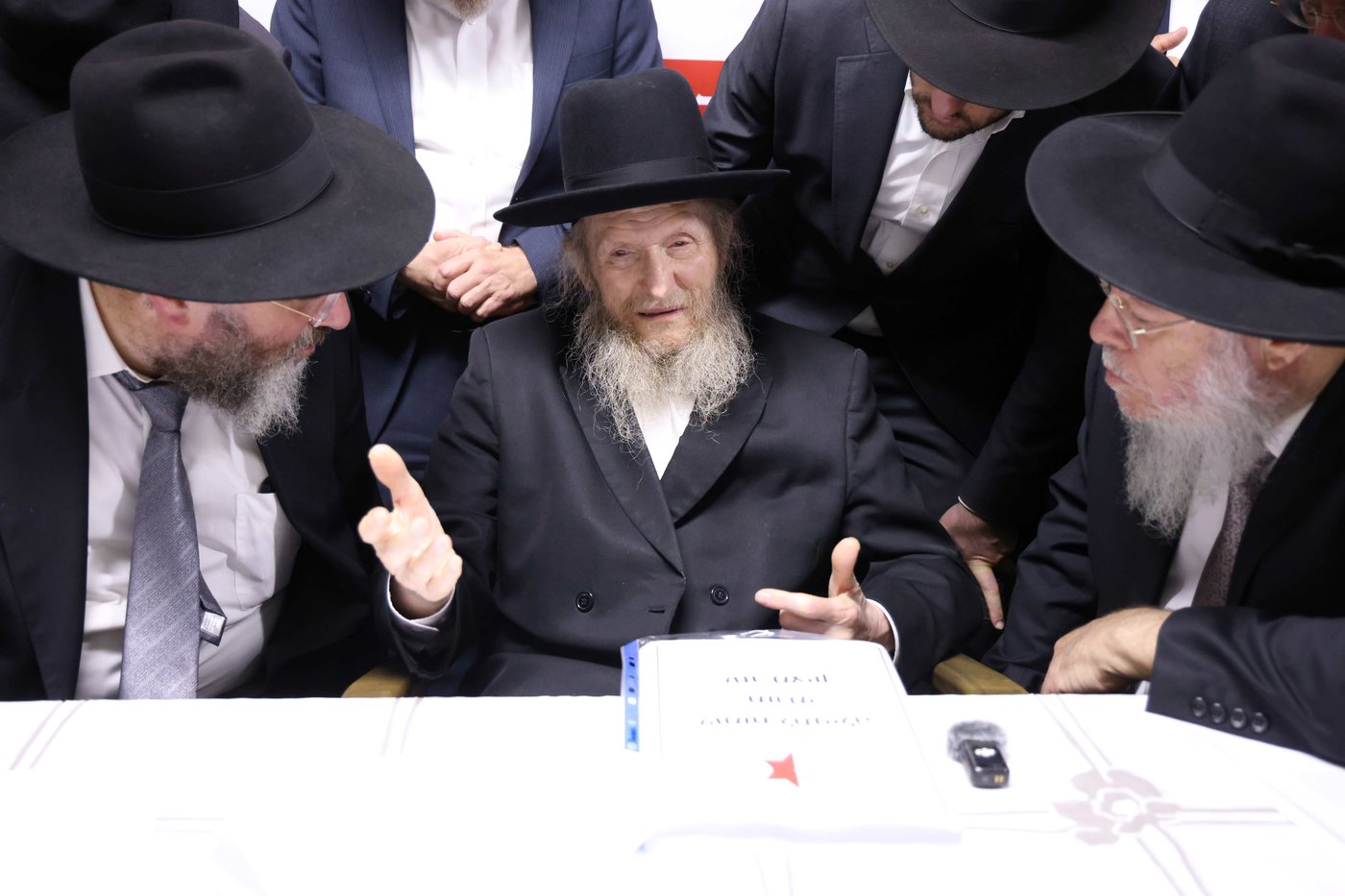 מעמד ביטול הגזירות והייסורים של "עזר מציון" ע"י המשגיח רבי דן סגל