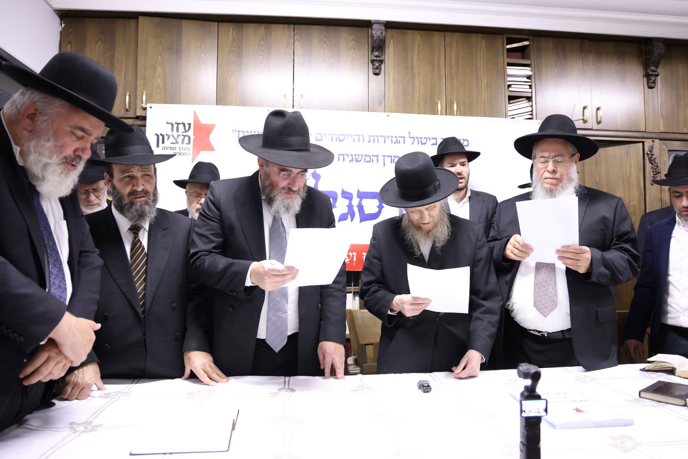 מעמד ביטול הגזירות והייסורים של "עזר מציון" ע"י המשגיח רבי דן סגל