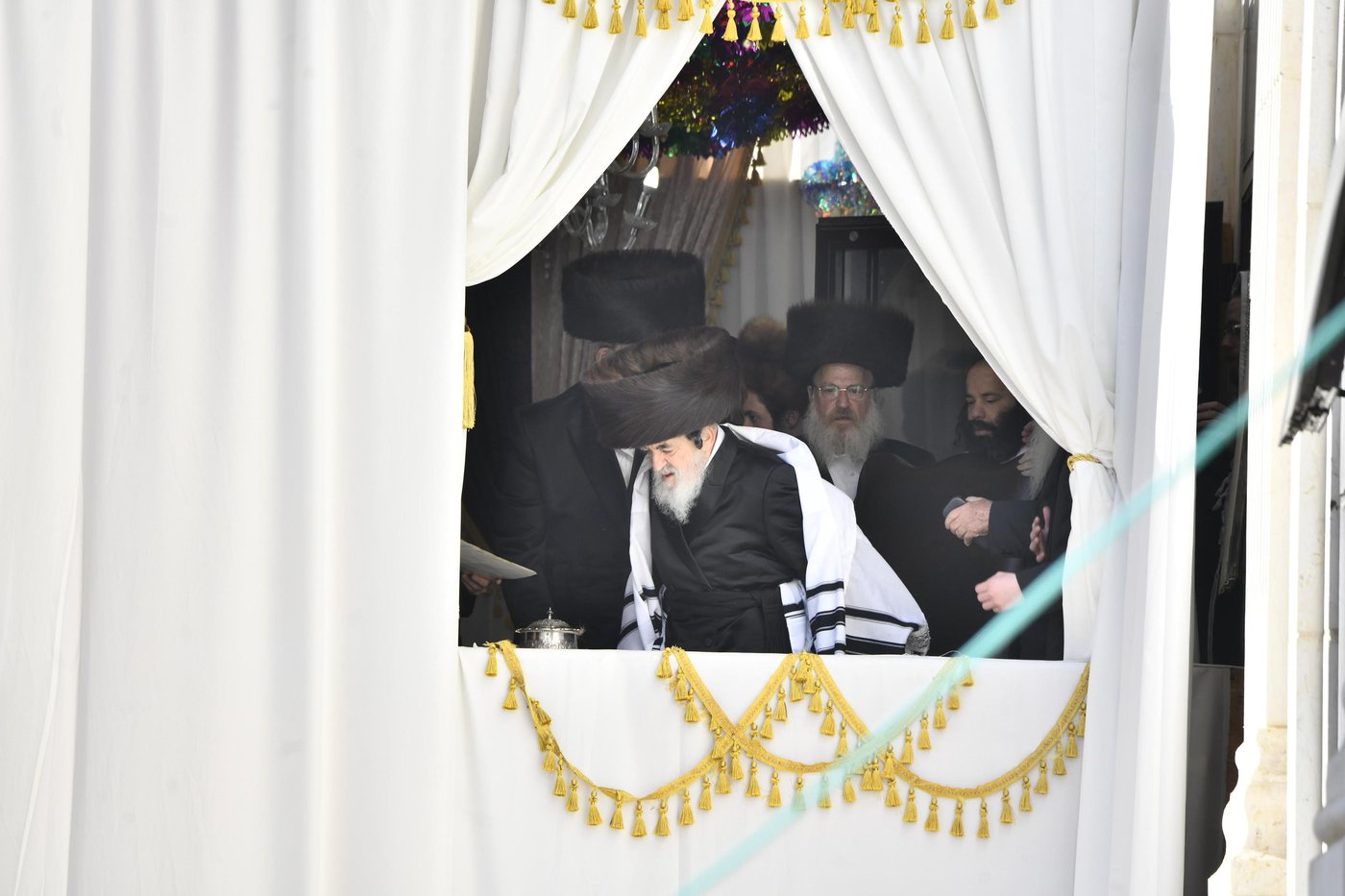 האדמו"ר מויז'ניץ בנענועים בחג הסוכות