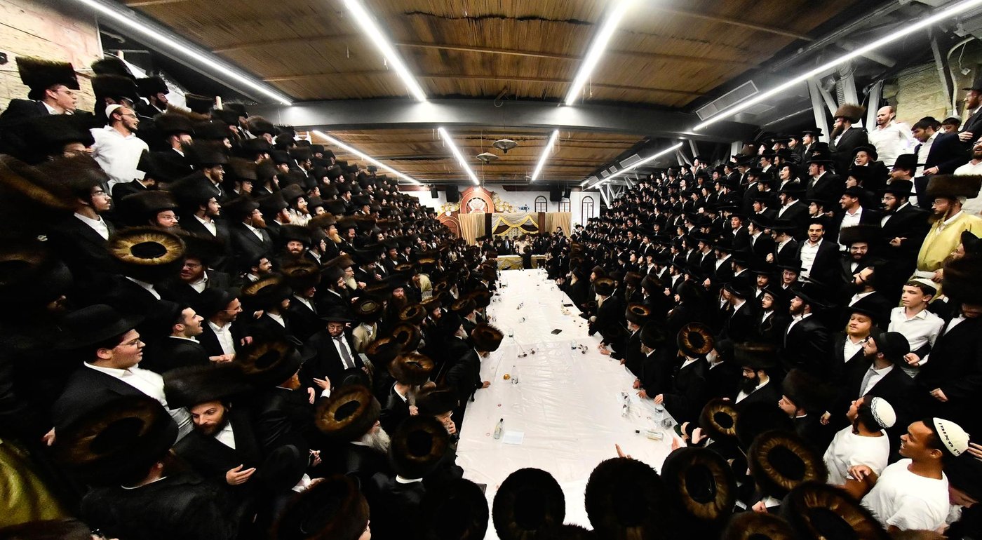 האדמו"ר מפינסק קרלין בטיש חוה"מ סוכות