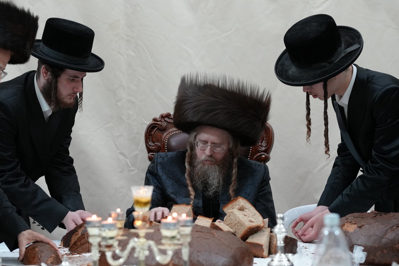 טיש אושפיזין דיוסף בחצר הקודש שומרי אמונים