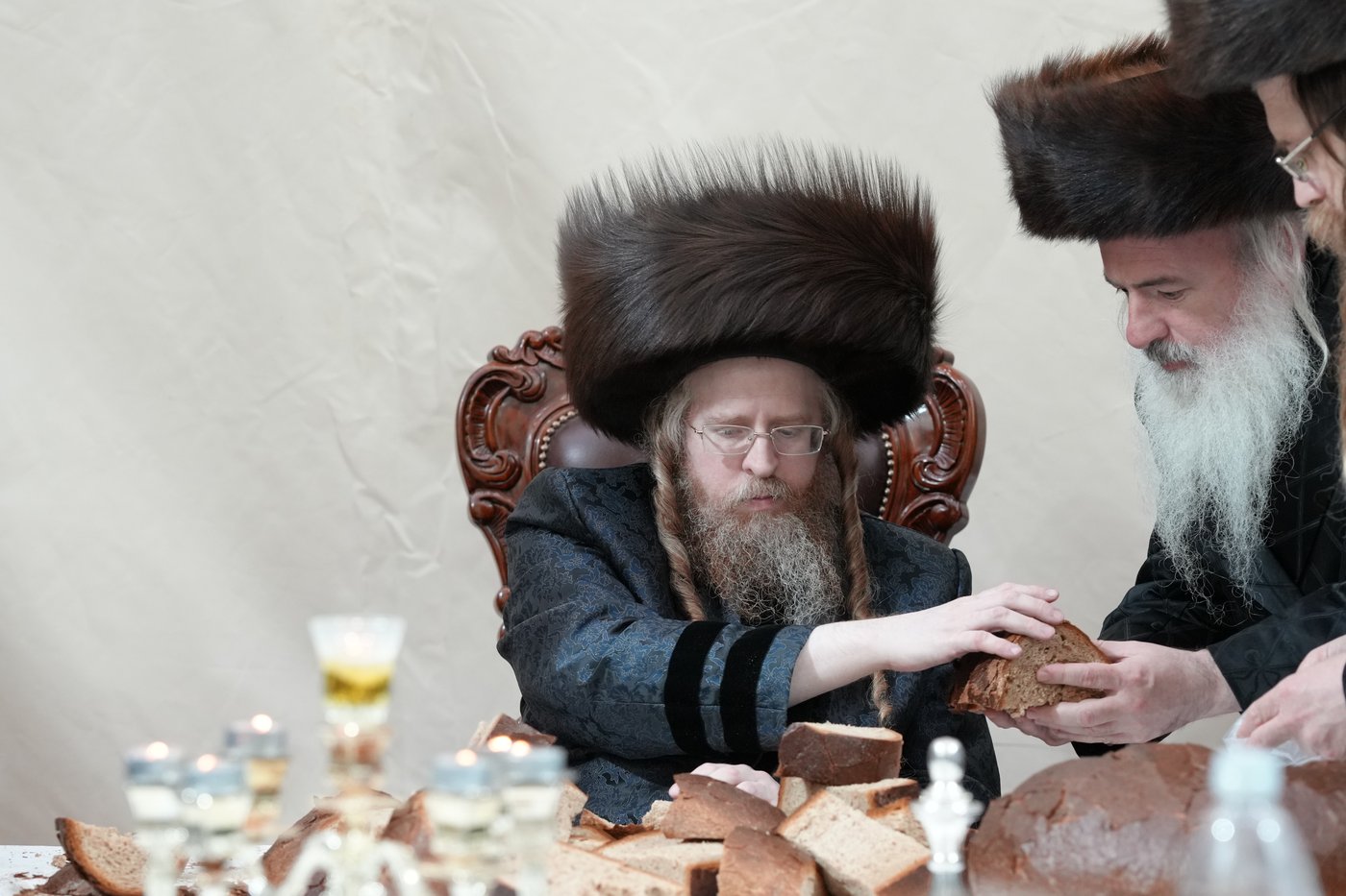 טיש אושפיזין דיוסף בחצר הקודש שומרי אמונים
