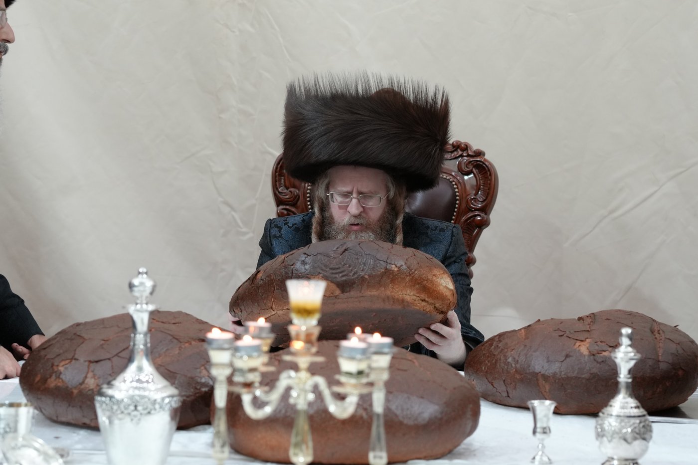 טיש אושפיזין דיוסף בחצר הקודש שומרי אמונים
