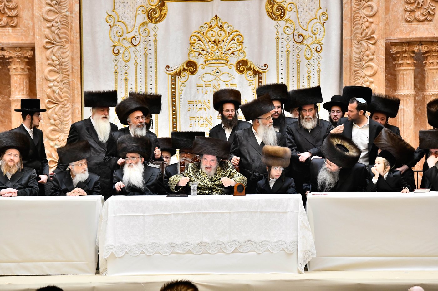 שמחת בר המצווה ושמחת בית השואבה בחצה"ק ויז'ניץ