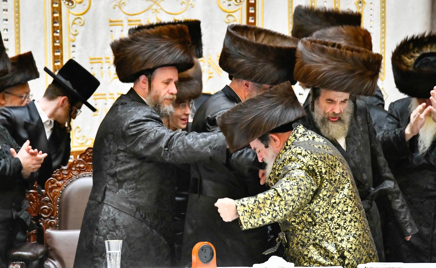 שמחת בר המצווה ושמחת בית השואבה בחצה"ק ויז'ניץ