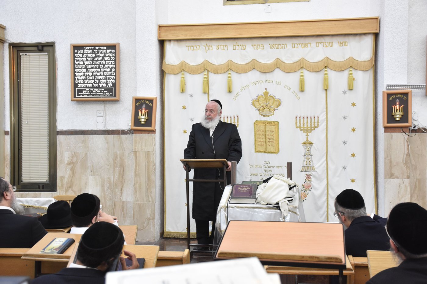 אלפים בשיעורו של הגאב"ד הגר"א וייס בבני ברק