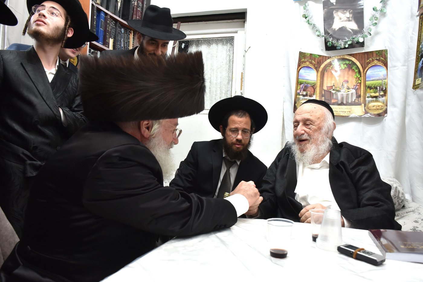 אלפים בשיעורו של הגאב"ד הגר"א וייס בבני ברק