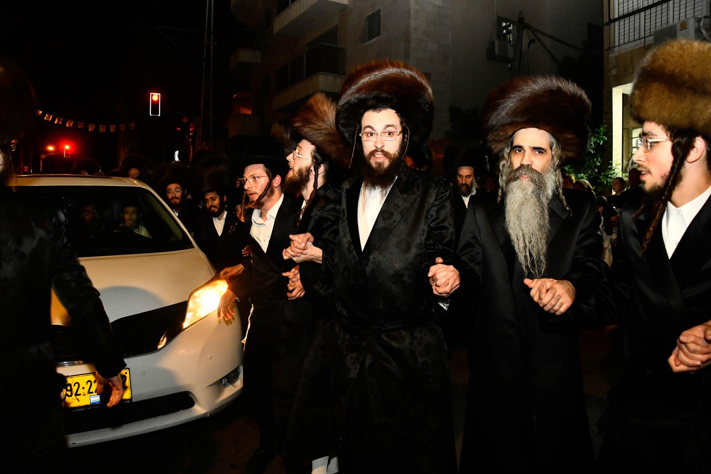 מעמד הבאגלייטען מוצאי יו"ט במחנובקא בעלזא