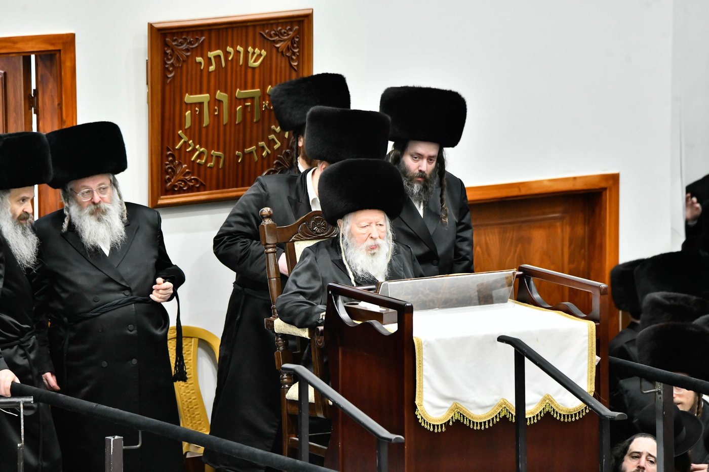 הקפות שניות בחצה"ק גור