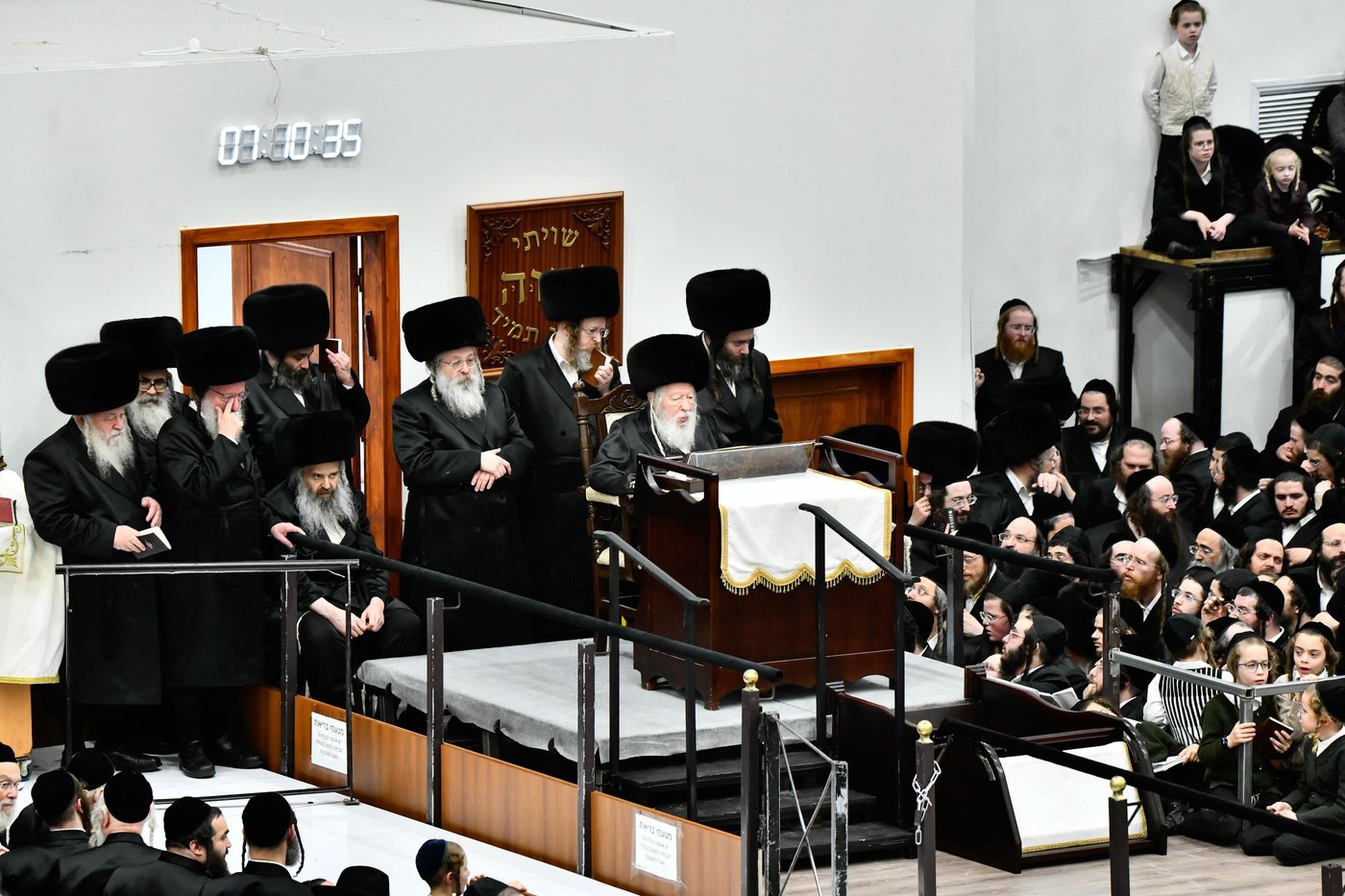 הקפות שניות בחצה"ק גור