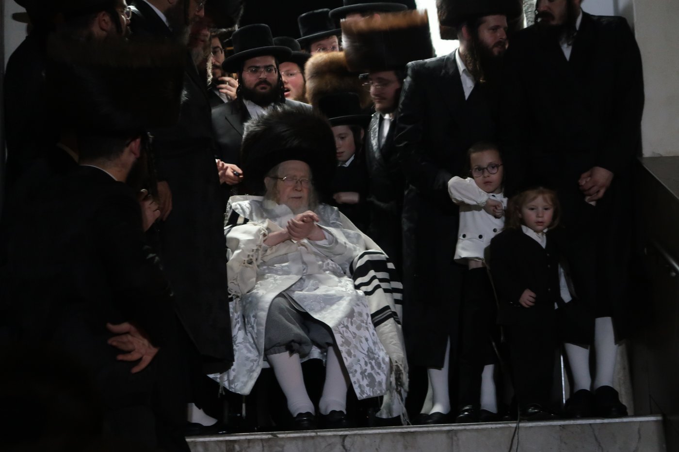 ירח האיתנים בחצה"ק קרעטשניף