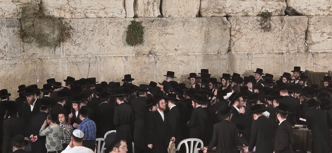 האדמו"ר מויז'ניץ בית שמש בכותל המערבי
