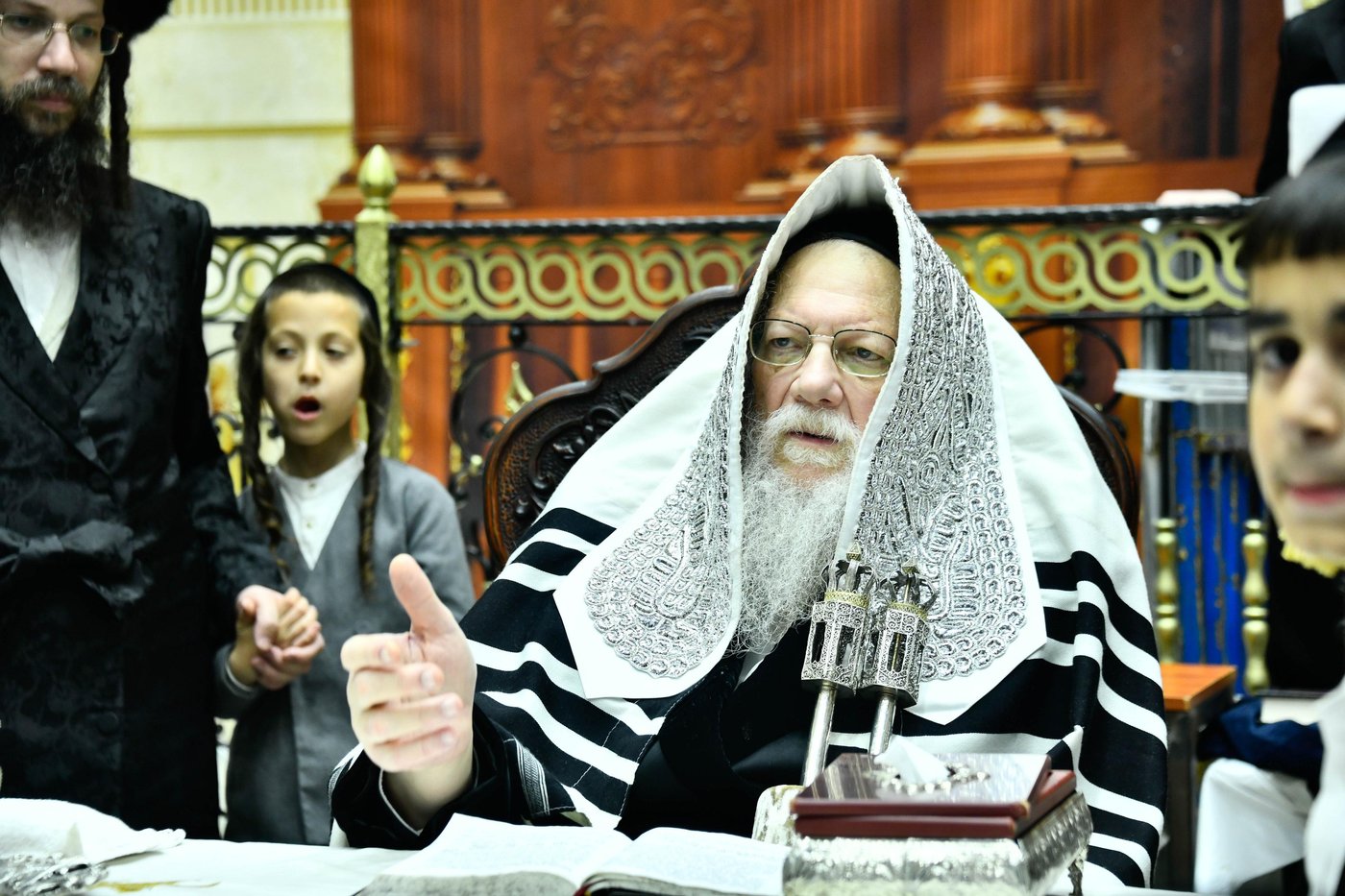 הקפות שניות בחצה"ק מודז'יץ