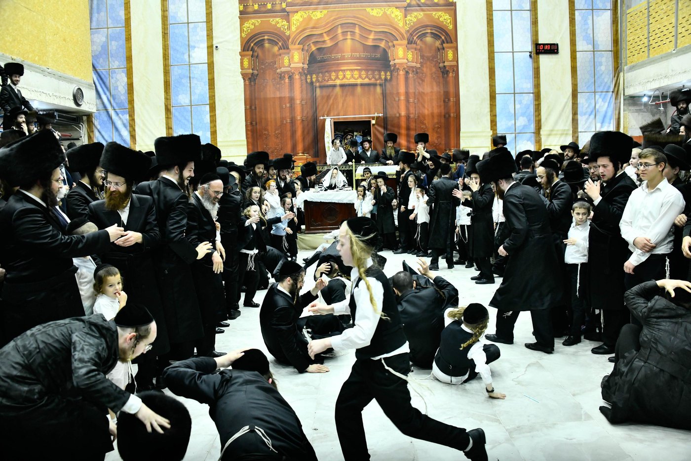 הקפות שניות בחצה"ק מודז'יץ