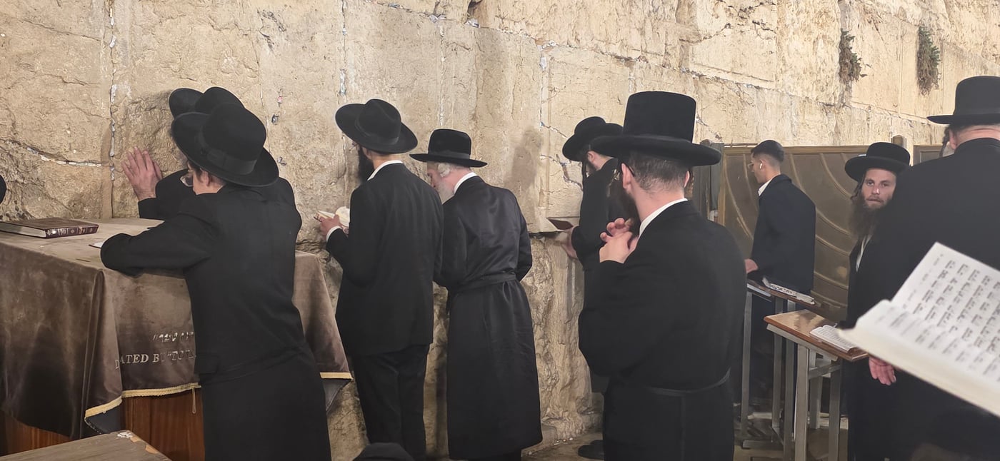 האדמו"ר מלוצק בכותל המערבי