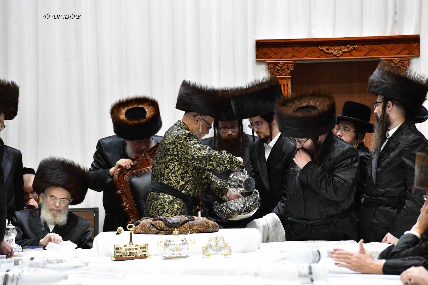 סוכות בחצה"ק סערט ויז'ניץ
