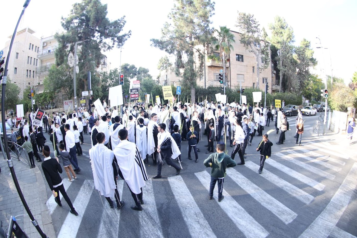 המחאה בסוכות על קדושת המחנה בשוק מחנה יהודה