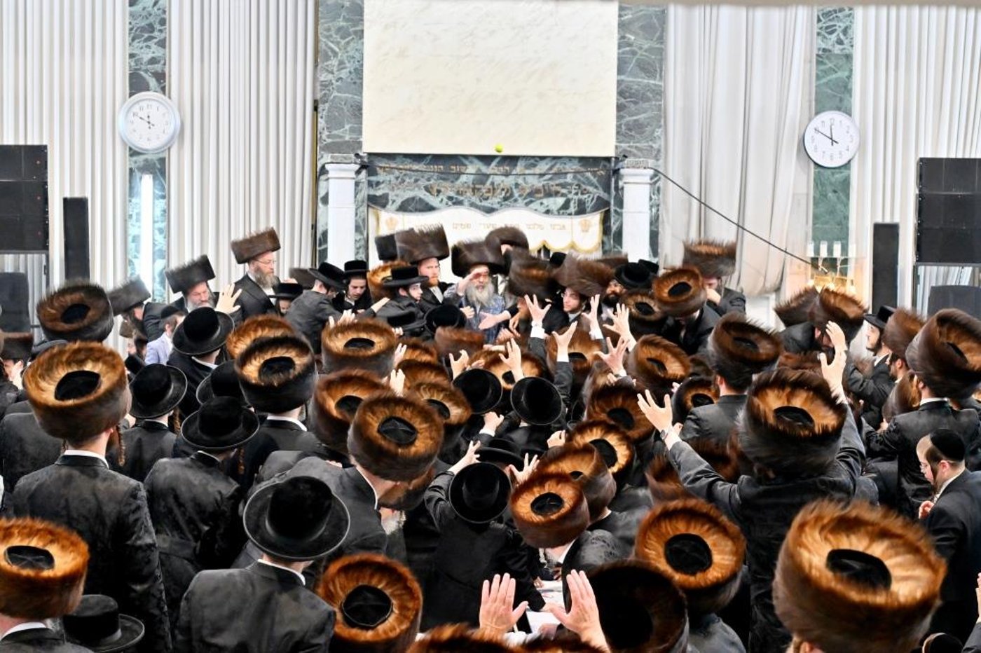 נעילת החג שמחת תורה אצל הגה"צ רבי חיים צבי מייזליש