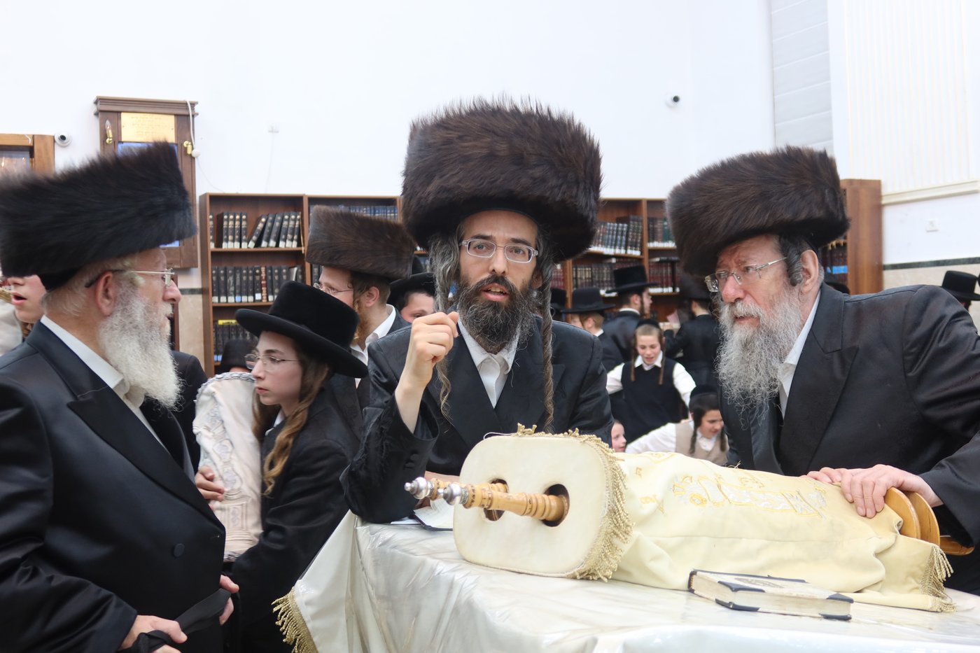 הקפות שניות בחצה"ק זוועיהל