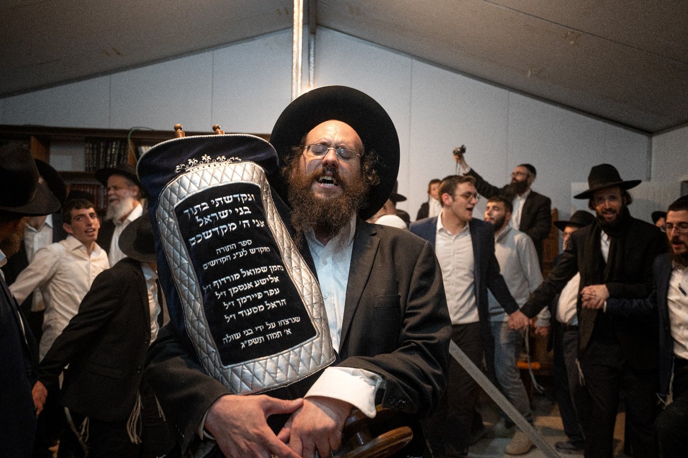 הכנסת ספר תורה במאחז מצפה לאה בבנימין