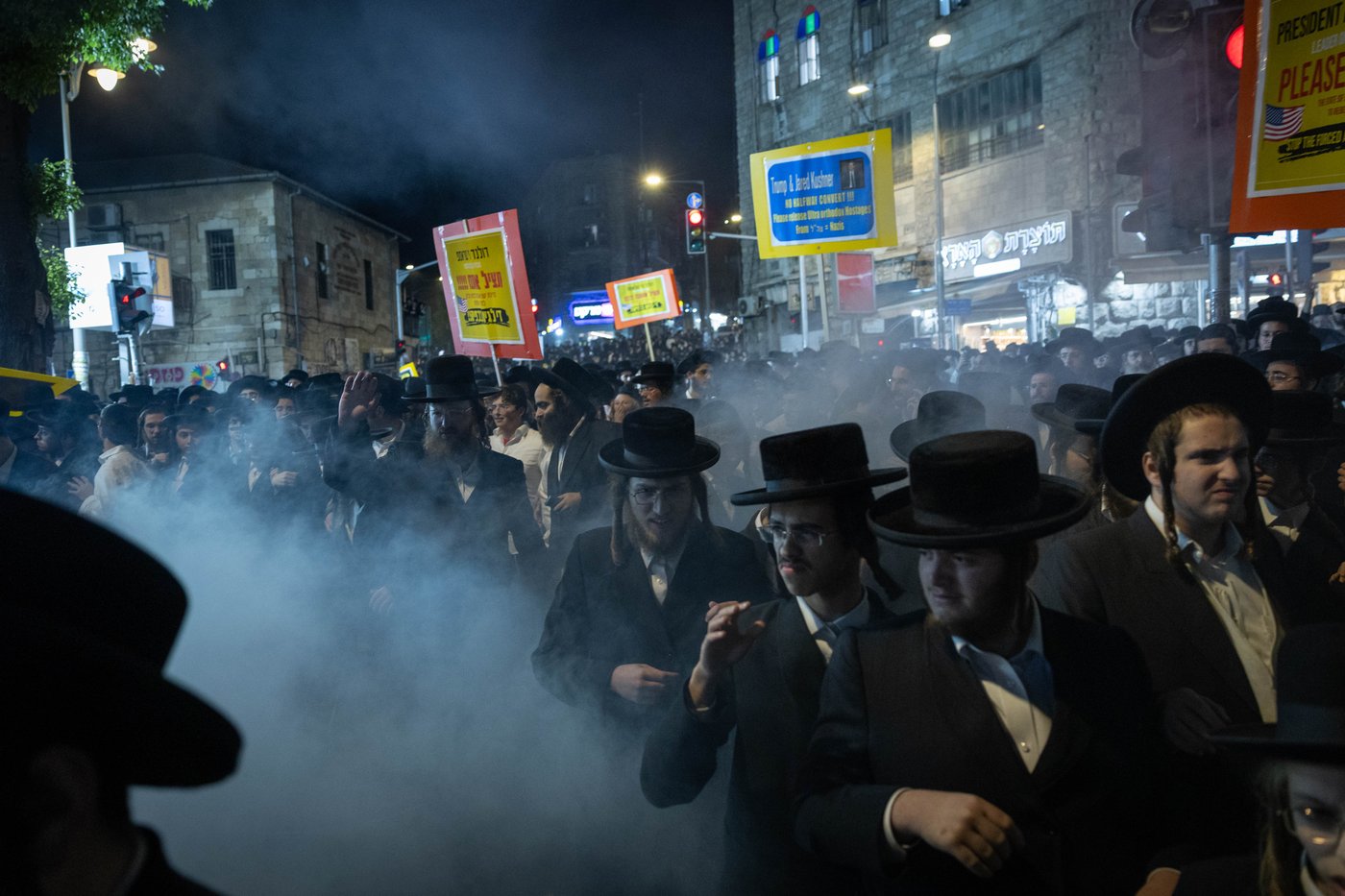 מחאה נגד גזירת הגיוס בראשות האדמו"ר ממשכנות הרועים