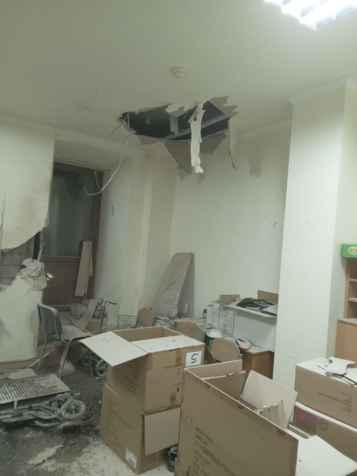 נס: הרב החרדי יצא מבית הכנסת דקות לפני שהטיל פגע ישירות במקום