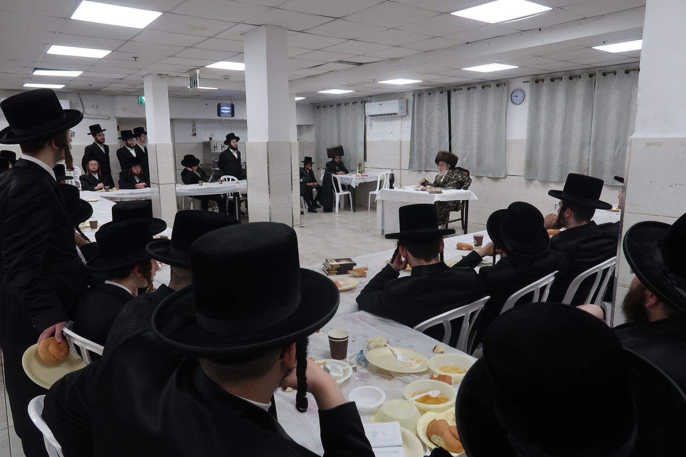 האדמו"ר מזלאטשוב במלווה מלכה בחיפה