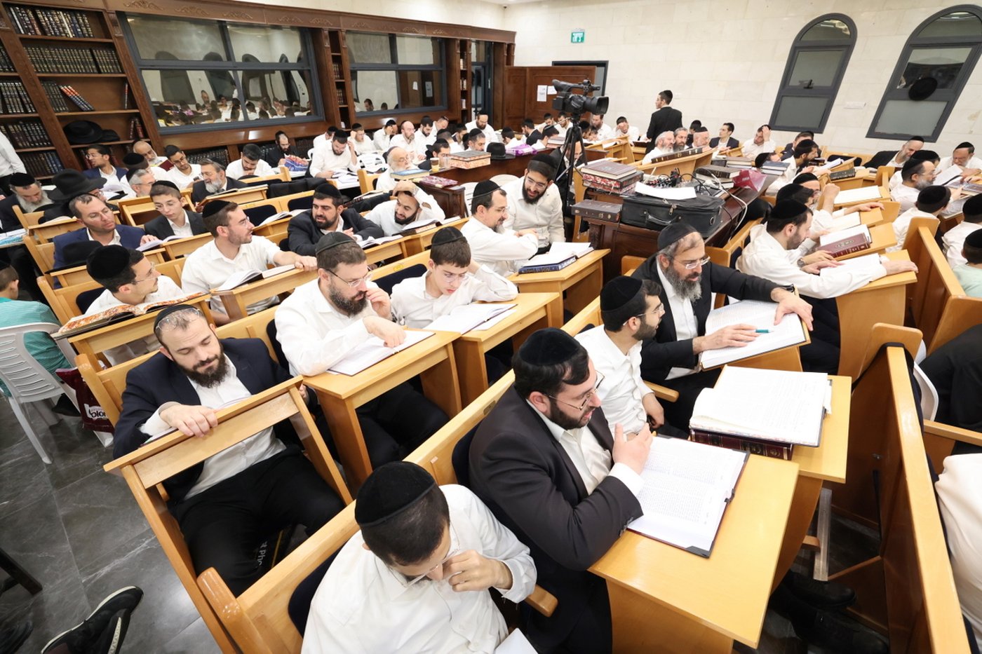 י"ב שנים למרן הגר"ע יוסף זצ"ל