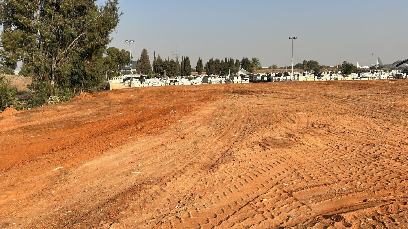 תיעוד מהרחבת בית העלמין