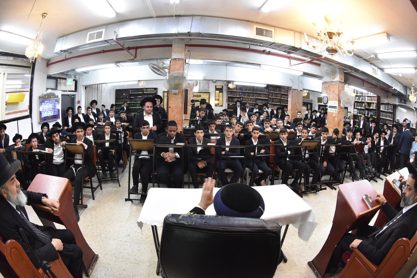 הראשל"צ הגר"י יוסף בביקור בישיבת "אורחות התלמוד"