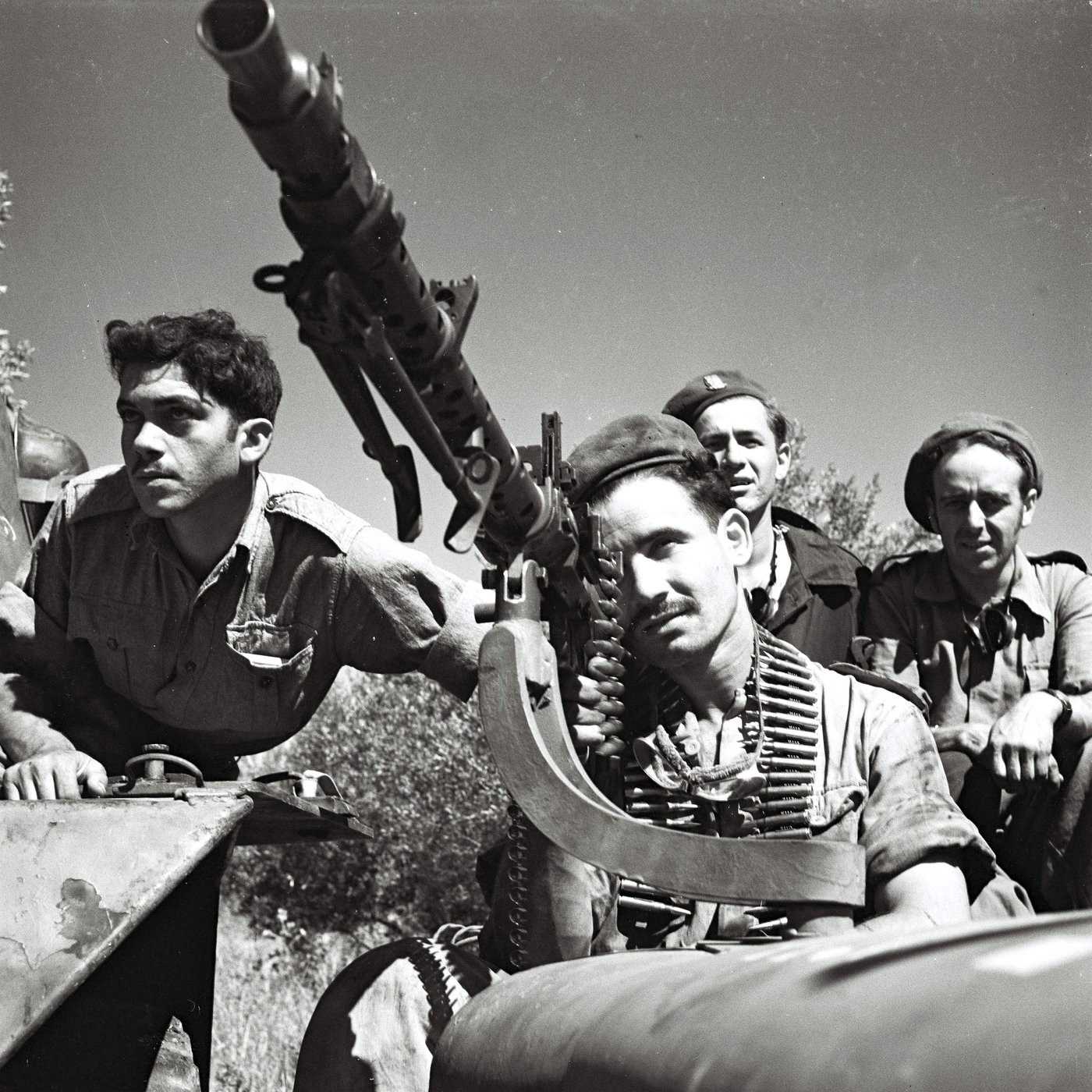 חיילי חטיבה 8 עם ה-MG 34 במלחמת העצמאות