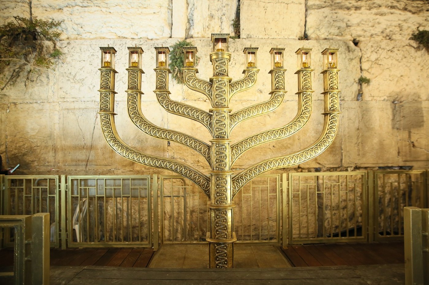חנוכה ברחבת הכותל משנים קודמות