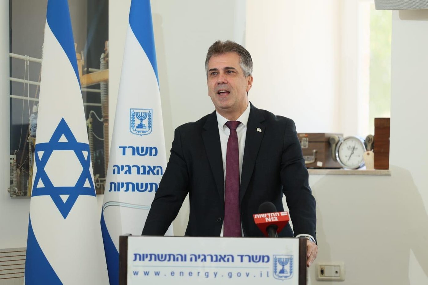 שר האנרגיה  בהצהרה על ביטול התאגידים