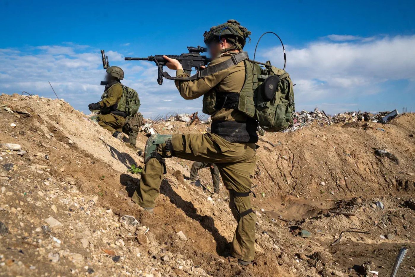 כרמלי בפעולה