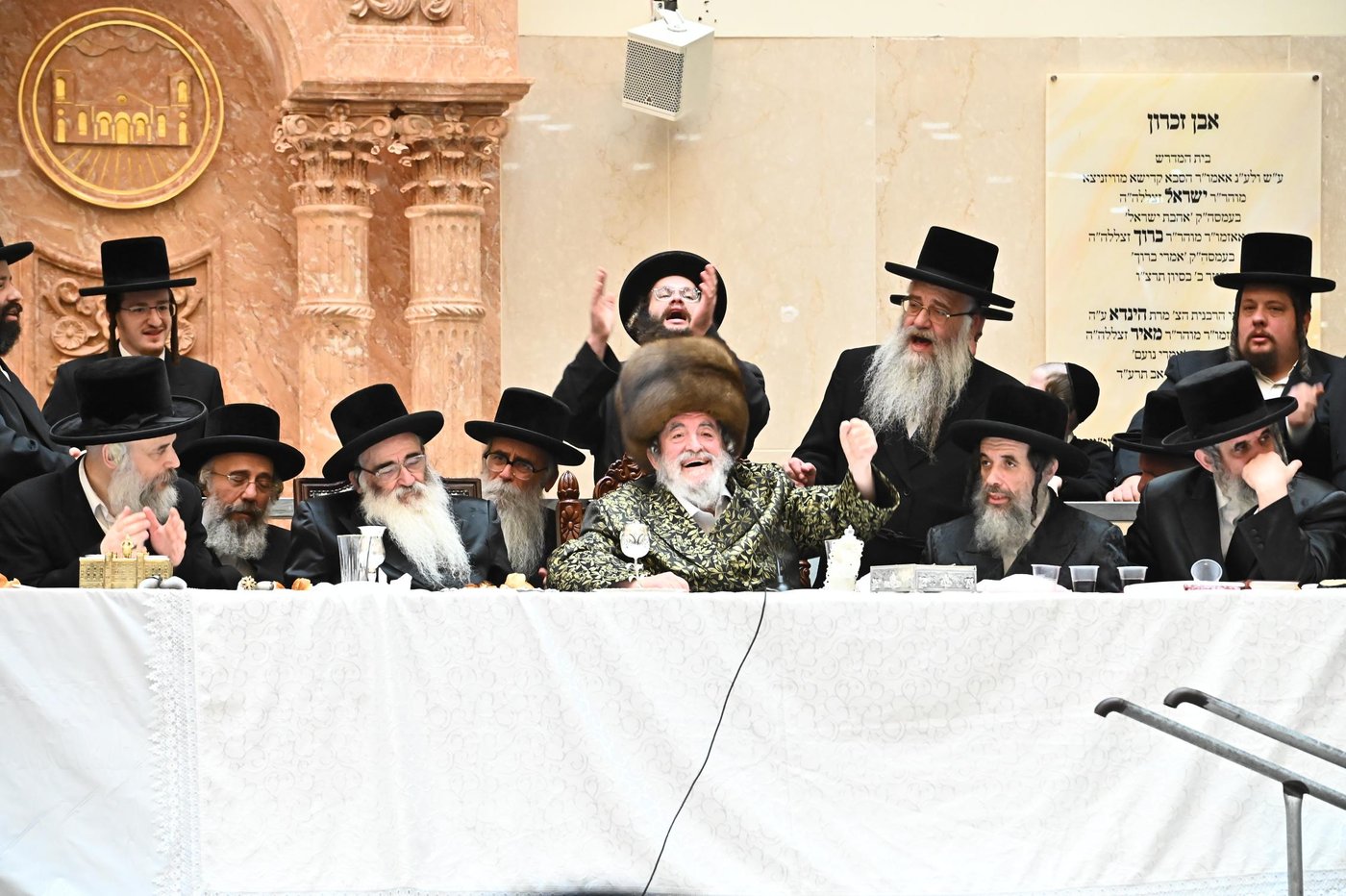 זאת חנוכה בחצה"ק ויז'ניץ